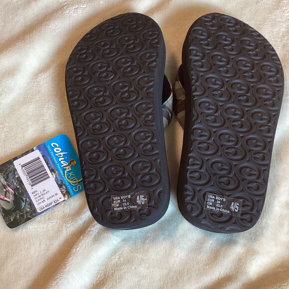 NEW! Cobian Boys ARV2 Jr. Size 5- Camo Flip Flops Sandals Back to School Summer - Picture 2 of 3
